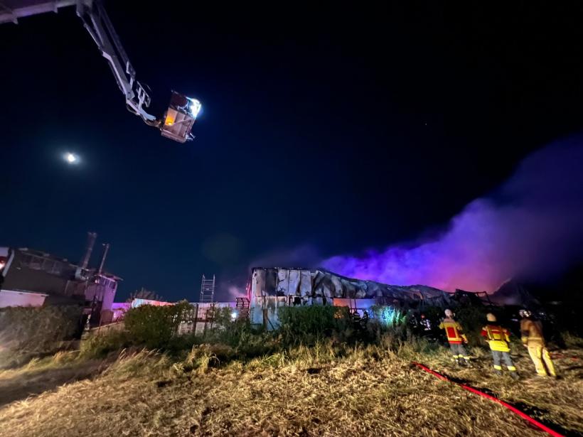 Pericol! Incendiu, într-un depozit cu substanțe chimice în Jilava 18914113