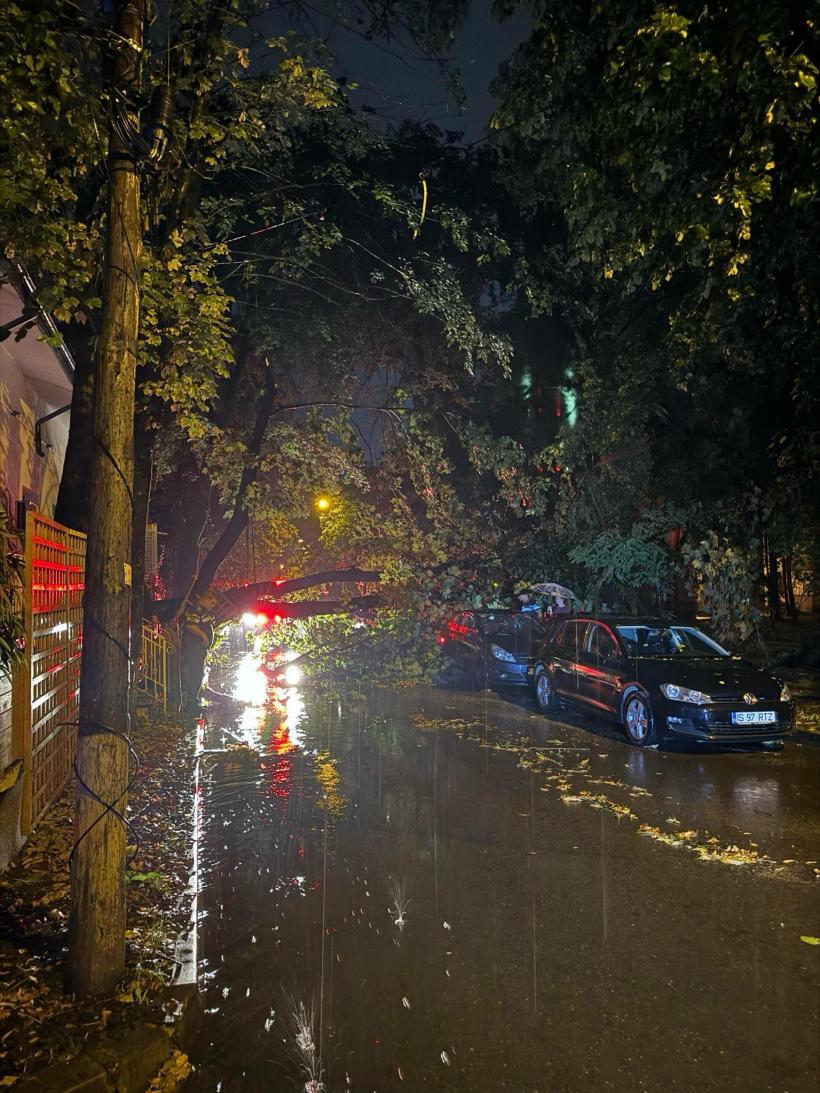 Furtună violentă în municipiul Iaşi: zeci de cetățeni au apelat 112 18914497
