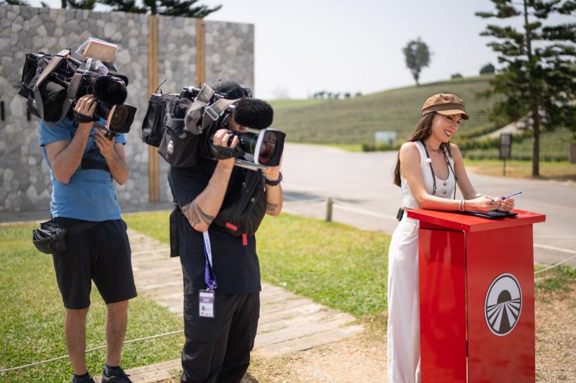 Prezentatoarea Asia Express, Irina Fodor, vorbește despre sezonul 7 al reality show-ului: ”Am pornit la drum cu niște concurenți dornici să trăiască aventura prin toți porii” 18914702