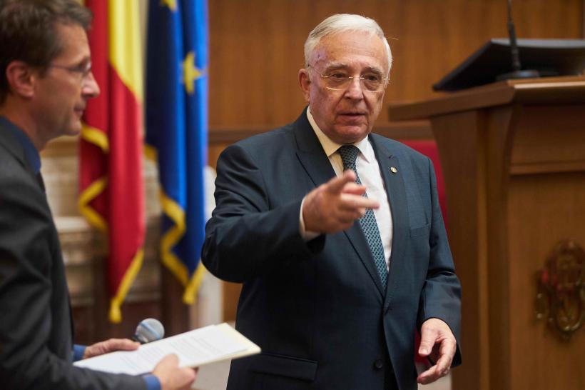 Băncile statului, fabricile de milionari: Bancherii de la stat și-au bătut învățătorul. Șefii CEC și Exim Bank - venituri peste superbugetarul Isărescu 18914775