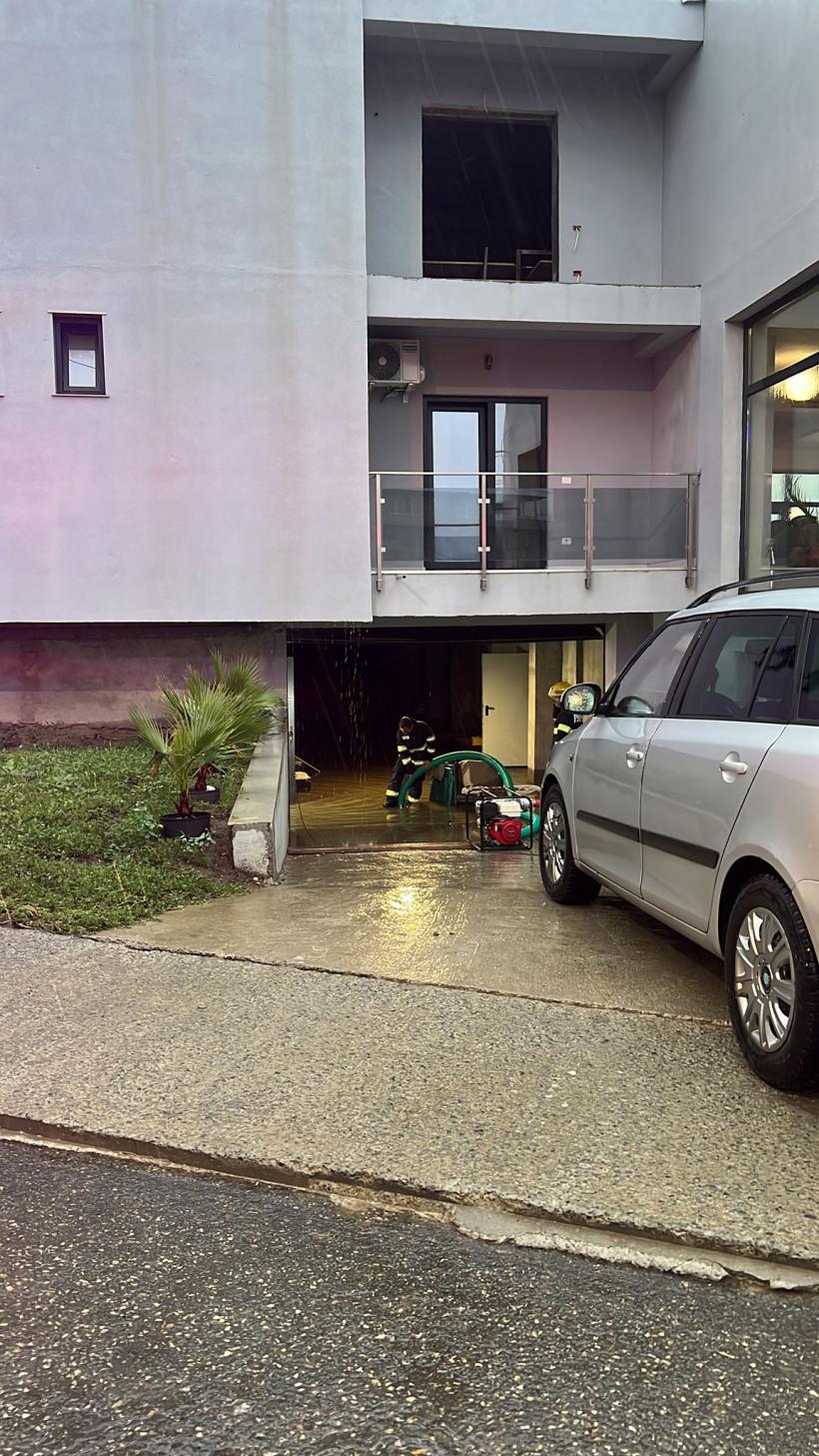 Potop la Constanța. Plaja din Vama Veche, ruptă de intemperii 18915052