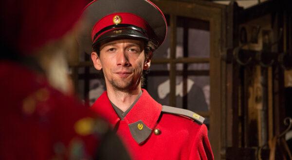 STAGIUNE NOUĂ DE COMEDIE 18914348