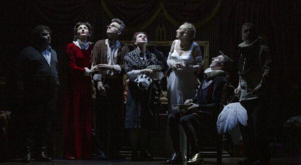 STAGIUNE NOUĂ DE COMEDIE 18914349