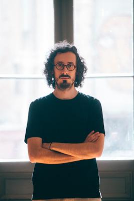 Celebrul artist și cercetător Albert Barqué-Duran sosește la București 18914829