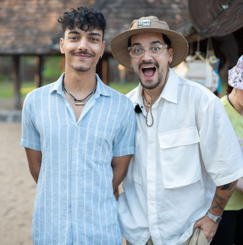 În această seară, de la 20:00, Marea premieră a celui de-al șaptelea sezon Asia Express: în căutarea rucsacurilor emblematice, echipele ajung în mijlocul triburilor din nordul Thailandei 18915171