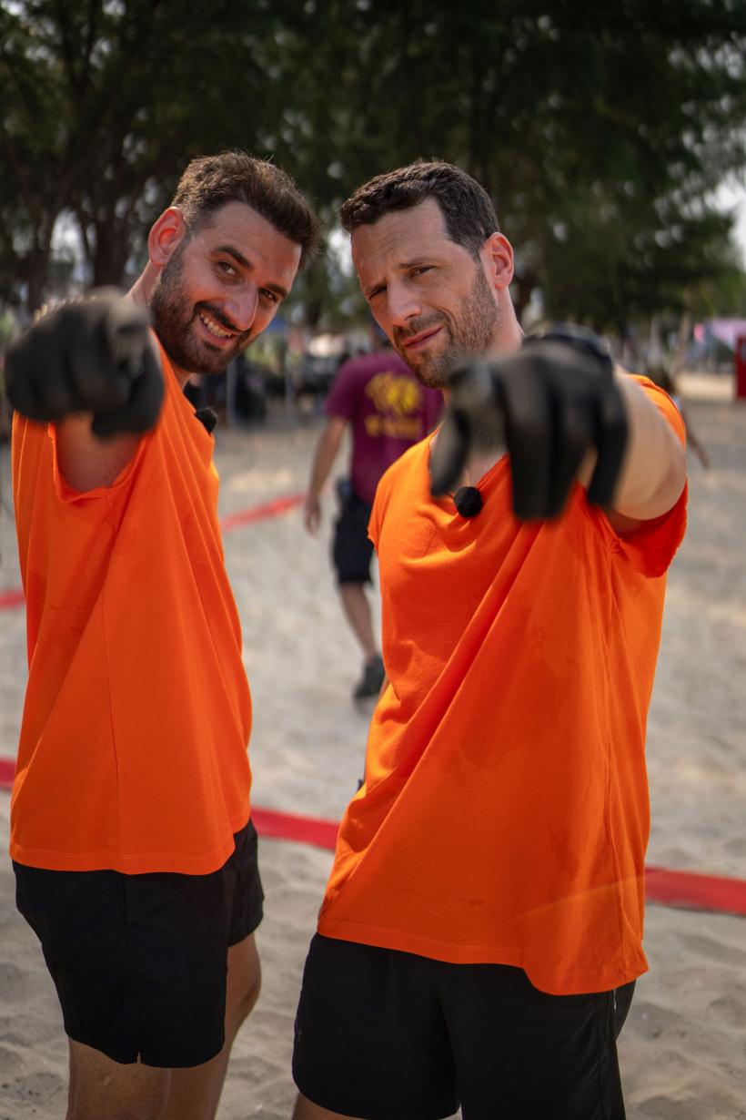 În această seară, de la 20:00, Marea premieră a celui de-al șaptelea sezon Asia Express: în căutarea rucsacurilor emblematice, echipele ajung în mijlocul triburilor din nordul Thailandei 18915173