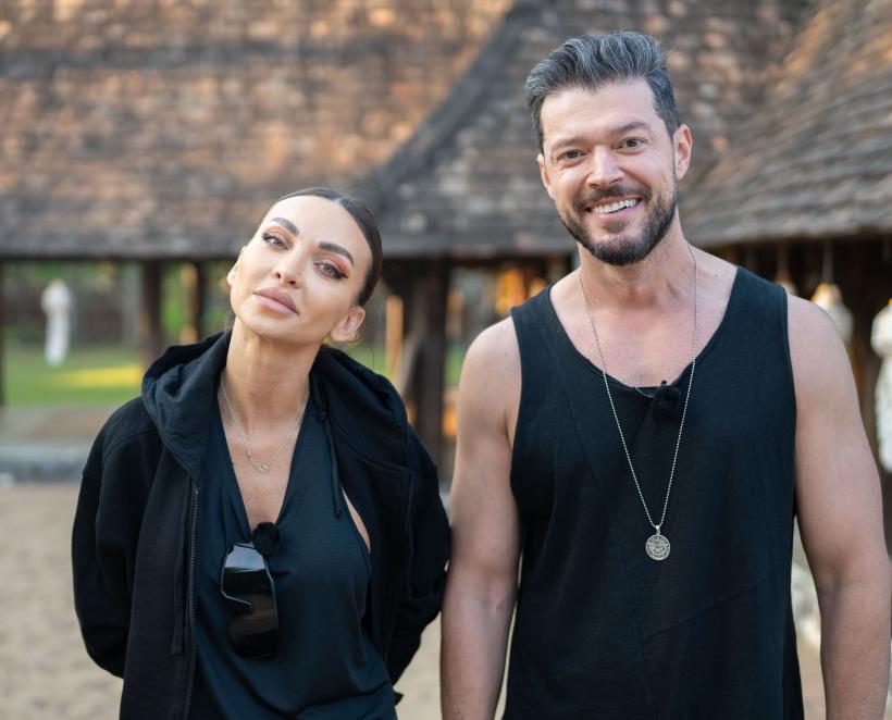 În această seară, de la 20:00, Marea premieră a celui de-al șaptelea sezon Asia Express: în căutarea rucsacurilor emblematice, echipele ajung în mijlocul triburilor din nordul Thailandei 18915175