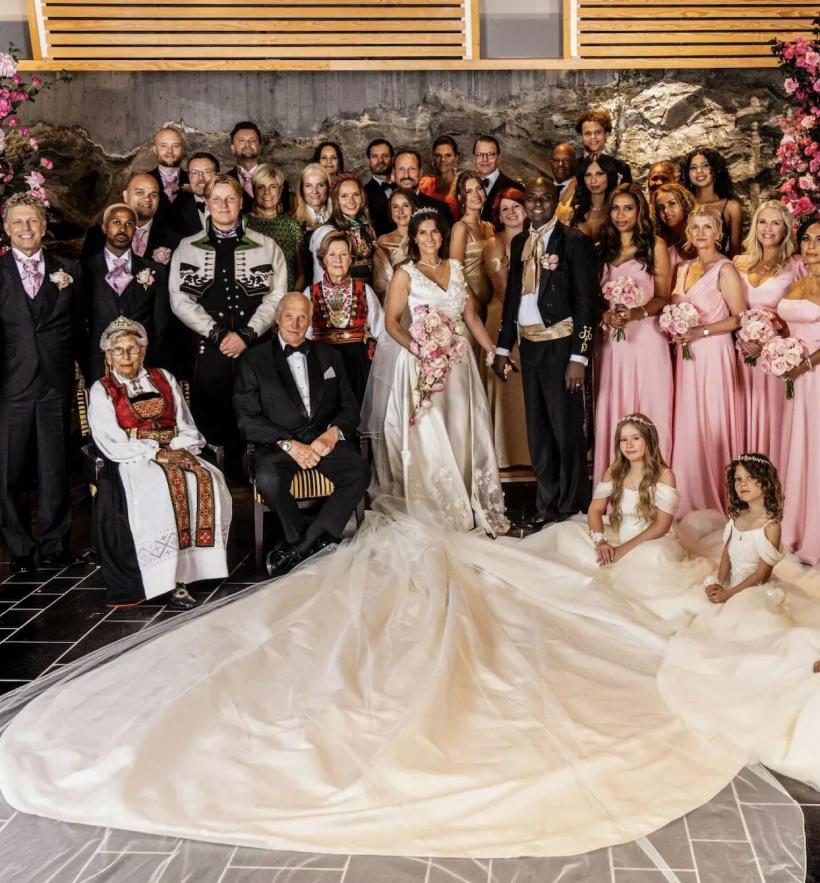 Scandal în familia regală a Norvegiei: Prințesa Martha Louise s-a măritat cu un guru șaman 18915218