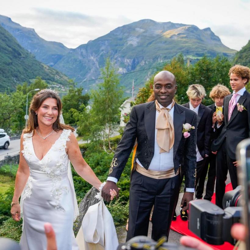 Scandal în familia regală a Norvegiei: Prințesa Martha Louise s-a măritat cu un guru șaman 18915219