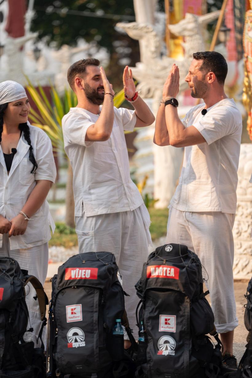 Adi Nartea și Cosmin Vîjeu au luat imunitatea în ediția de aseară Asia Express, lider de piață. Diseară: echipele, epuizate de întrecerea cu bivoli, din cursa imunității mici 18915743