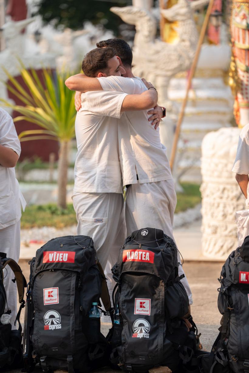 Adi Nartea și Cosmin Vîjeu au luat imunitatea în ediția de aseară Asia Express, lider de piață. Diseară: echipele, epuizate de întrecerea cu bivoli, din cursa imunității mici 18915745