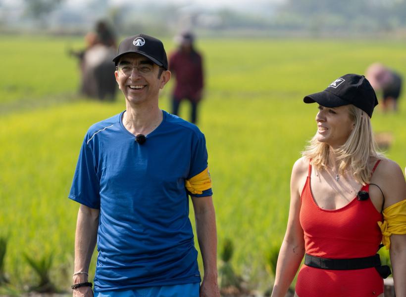 Adi Nartea și Cosmin Vîjeu au luat imunitatea în ediția de aseară Asia Express, lider de piață. Diseară: echipele, epuizate de întrecerea cu bivoli, din cursa imunității mici 18915751