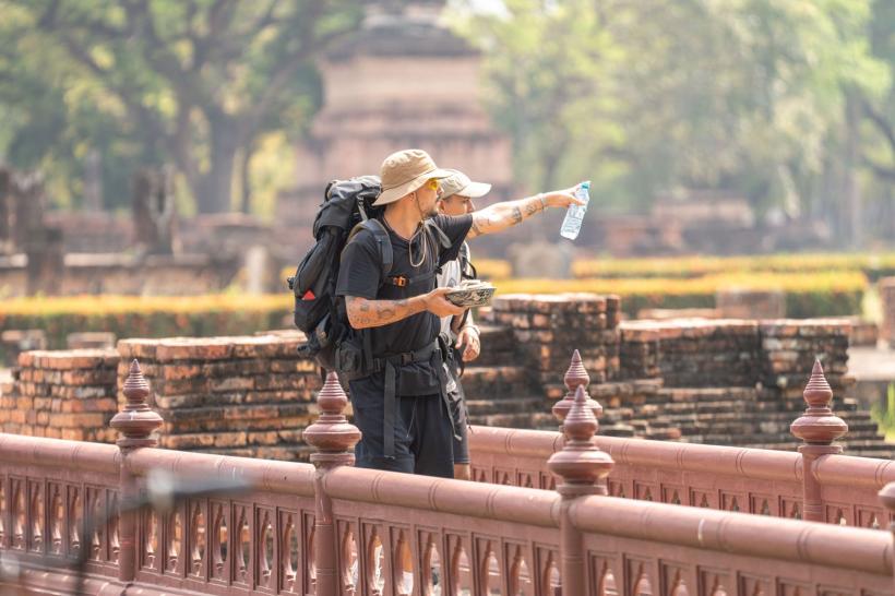 Carmen și Andreea au luat imunitatea la Asia Express. Diseară, moment șocant în cursa pentru a doua imunitate: Victor Slav și Selina s-au răsturnat cu bicicleta în lac 18916691