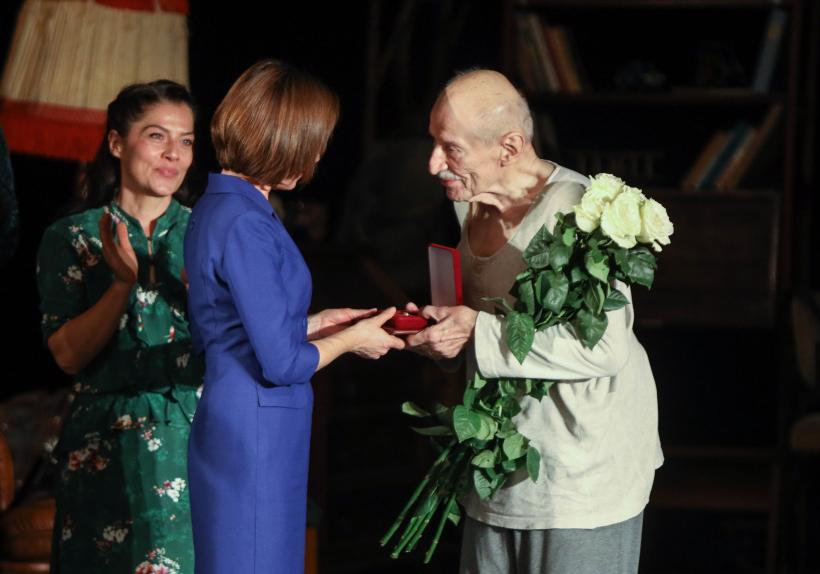 Mariana Mihuț și Victor Rebengiuc au primit cea mai înaltă distincție din partea președintei Republicii Moldova, Maia Sandu 18916969