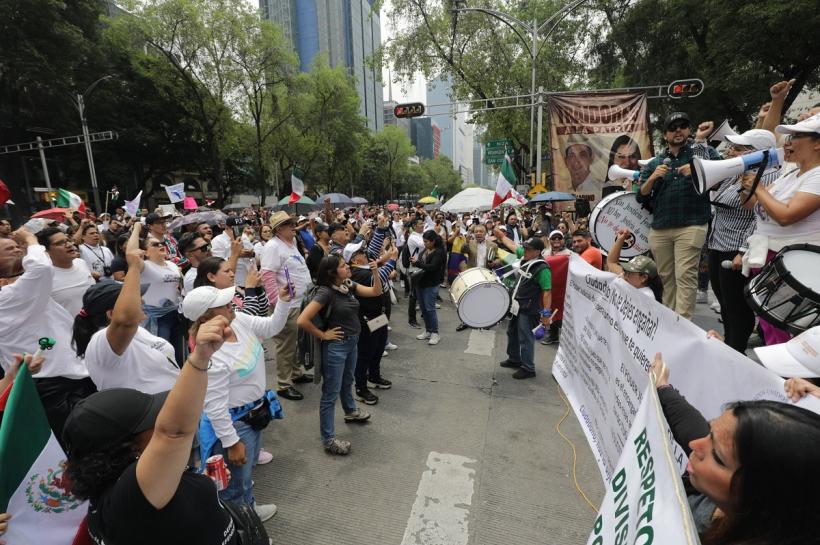 Protestatarii au dărâmat ușile Senatului mexican și au oprit o ședință parlamentară