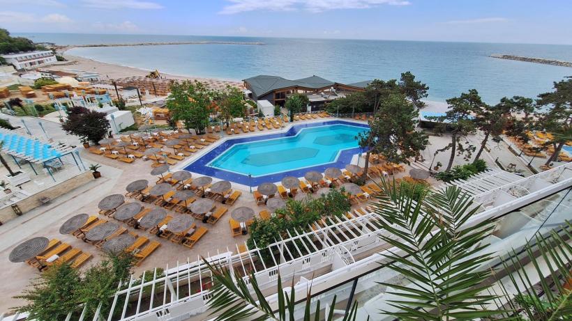 Se pregătește cel mai scump șezlong văzut pe litoral 18916975