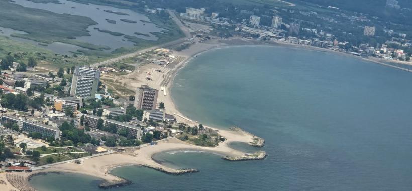 Se pregătește cel mai scump șezlong văzut pe litoral 18916976