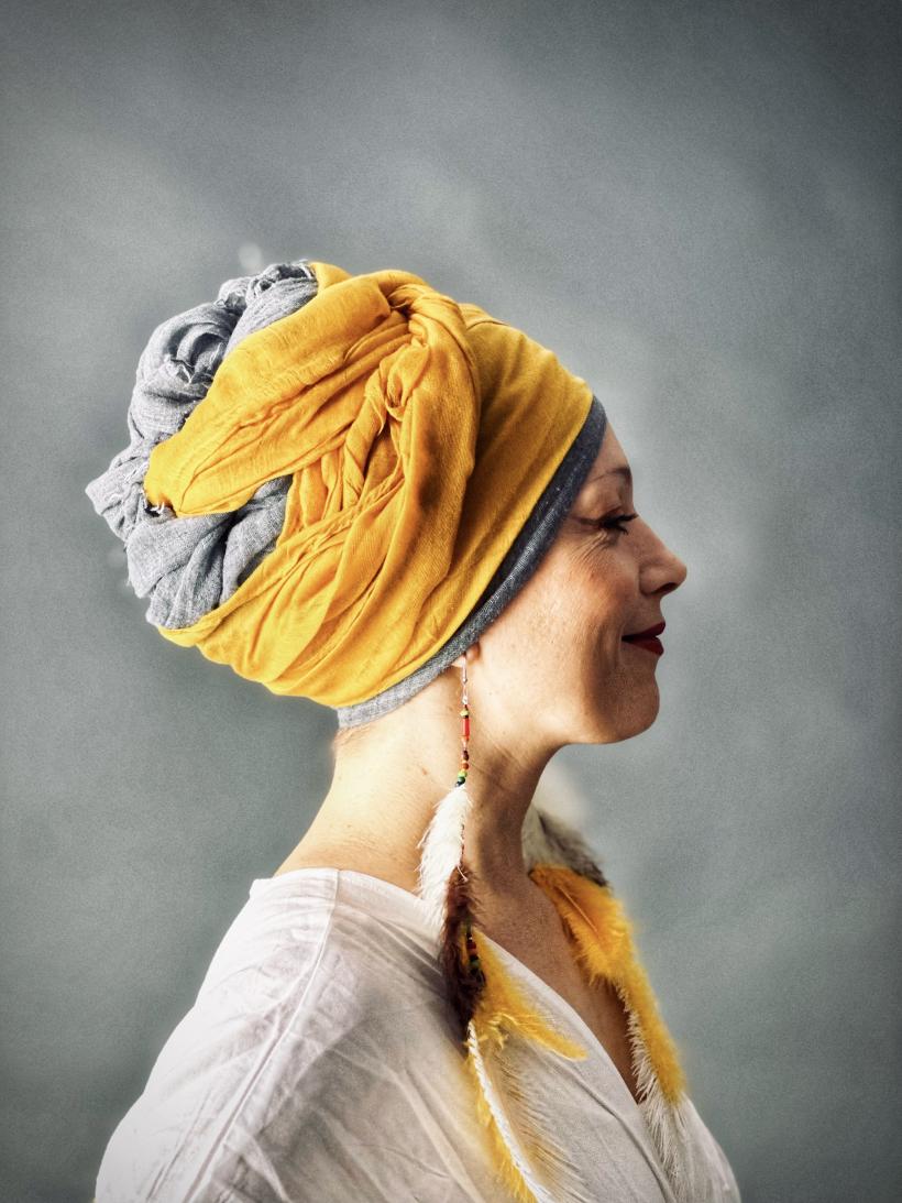 Zeyla Tomlyn, artista care a lucrat cu Bobby McFerrin și a învățat orchestrație vocală de la Alicia Keys, aduce tehnica „circle singing” la UNFINISHED 18916523