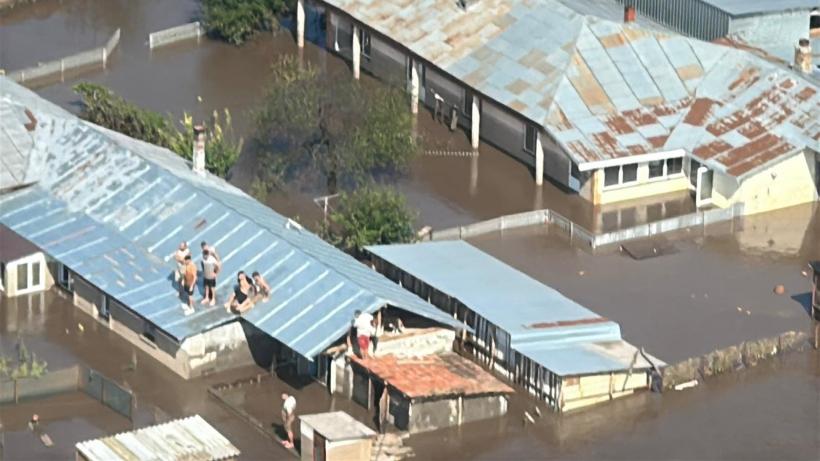 De Ziua Crucii, nenorocirea a lovit gălățenii: Pompierii intervin pentru evacuarea sinistraților din Pechea 18917438