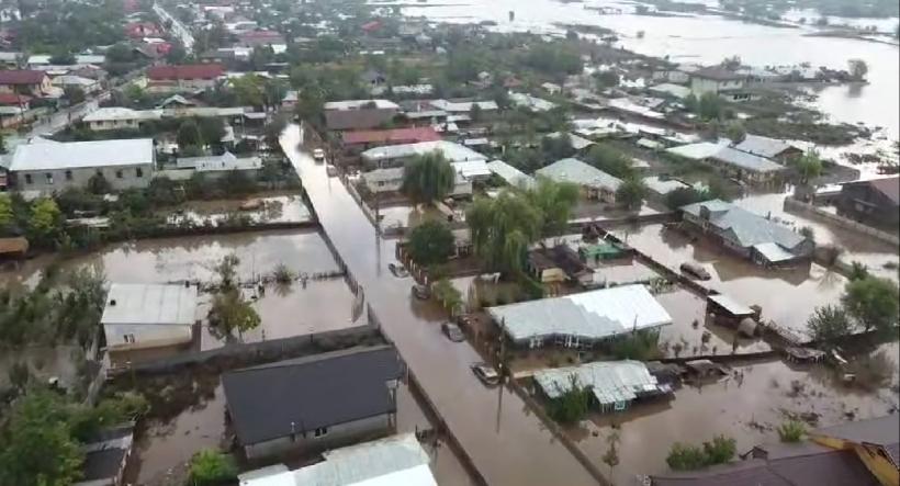 De Ziua Crucii, nenorocirea a lovit gălățenii: Pompierii intervin pentru evacuarea sinistraților din Pechea 18917442