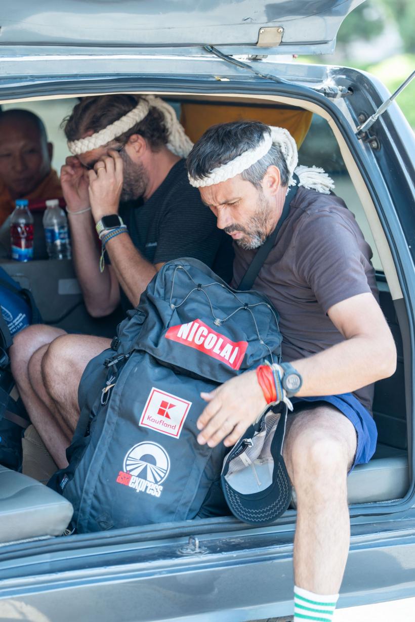 Trei echipe se înfruntă într-un exploziv joc de amuletă, inspirat de boxul thailandez, diseară, în etapa a treia de pe Drumul Zeilor, la Asia Express 18917497