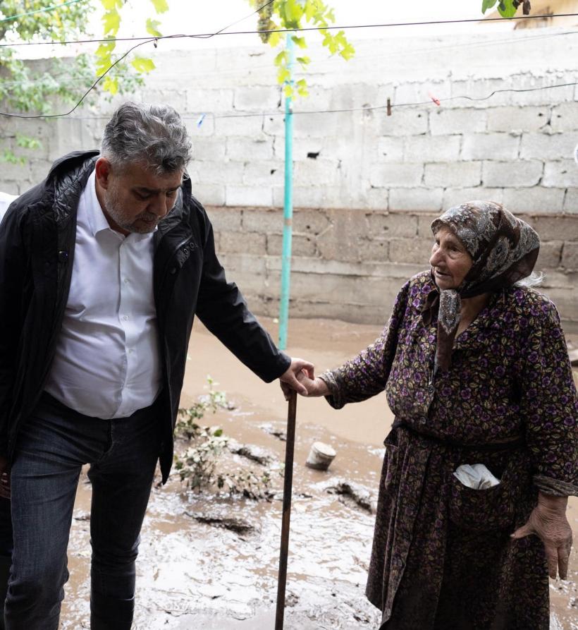 Marcel Ciolacu ajunge în tabăra de sinistrați din Slobozia Conachi 18917463