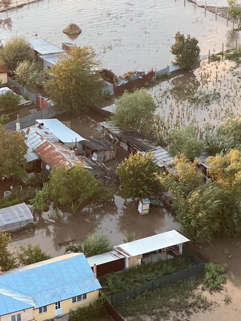 Codul roșu de inundații pe râurile din Galați și Vaslui se prelungește. Trei drumuri naționale sunt inchise circulației 18917457