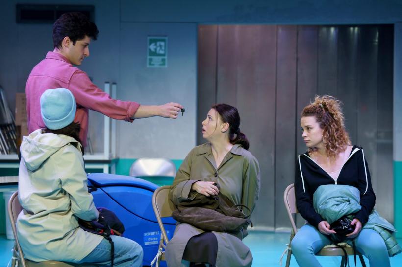 O lume a marginalilor pe care viața i-a pus greu la încercare, un nou spectacol marca Sânziana Stoican, la Teatrul Nottara 18917396