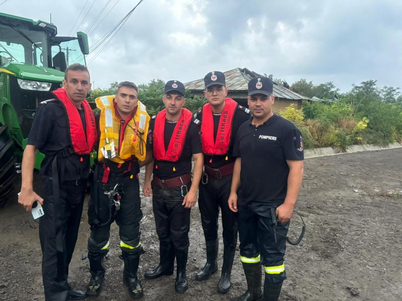 Salvatori în mijlocul calamității: Eroii în uniformă pe frontul inundațiilor din Galați 18917479