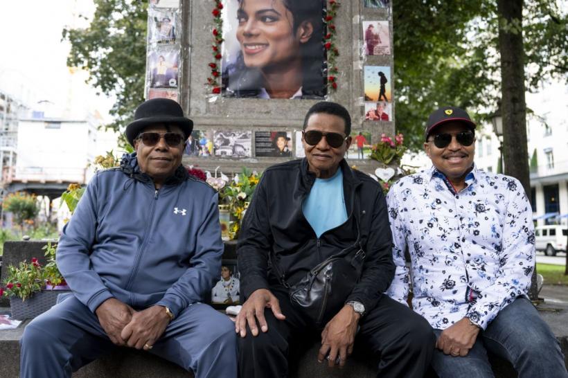 Unul dintre frații lui Michael Jackson s-a stins din viață. Acesta a murit în timp ce se afla la volan 18917624