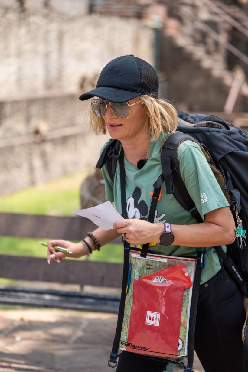 Victor Slav și Selina au luat amuleta la Asia Express. Conflict puternic la autostop între Carmen Negoiță și sora ei: „Du-te singură în misiune, eu nu mai merg!” 18917659