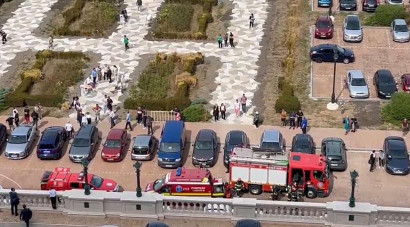 Incendiu la Palatul Parlamentului. Un bărbat a stropit cu benzină mai multe persoane!