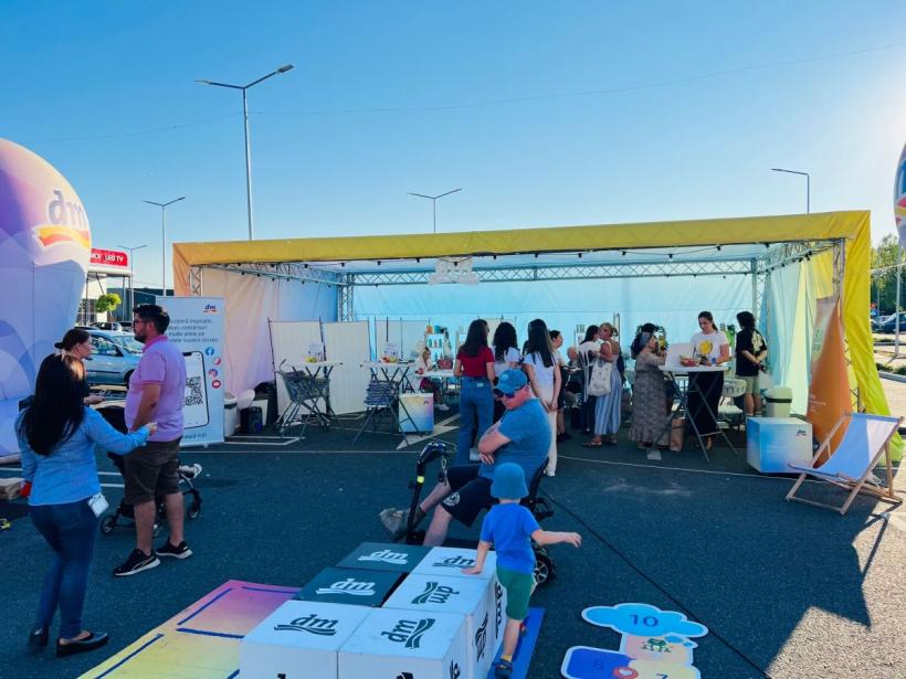 Caravana Sănătății dm, prezentă în 12 orașe. Circa 1.200 de participanți au beneficiat de informații și soluții pentru o viață echilibrată 18918057