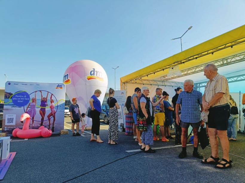 Caravana Sănătății dm, prezentă în 12 orașe. Circa 1.200 de participanți au beneficiat de informații și soluții pentru o viață echilibrată 18918058