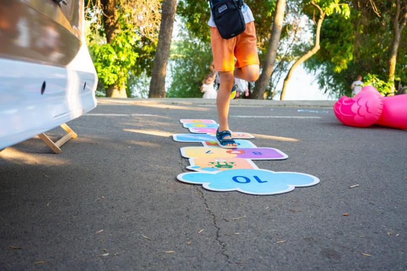 Caravana Sănătății dm, prezentă în 12 orașe. Circa 1.200 de participanți au beneficiat de informații și soluții pentru o viață echilibrată 18918059