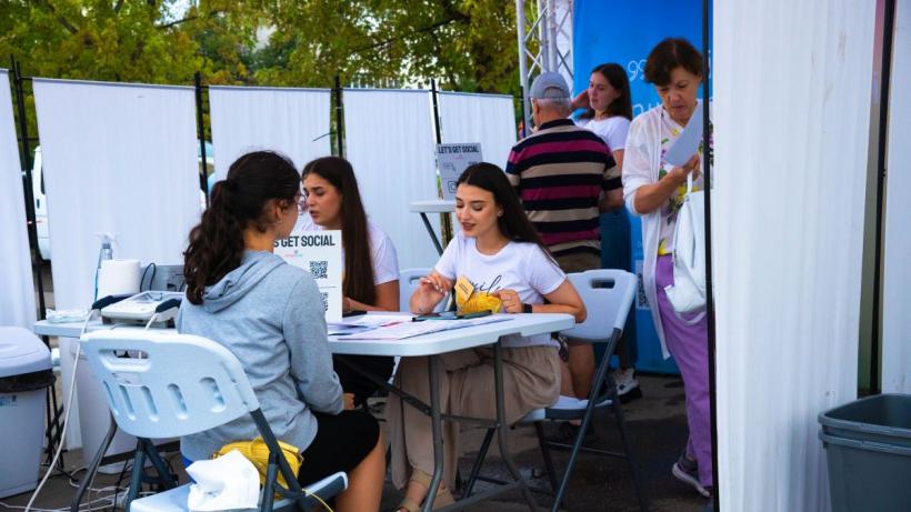 Caravana Sănătății dm, prezentă în 12 orașe. Circa 1.200 de participanți au beneficiat de informații și soluții pentru o viață echilibrată 18918060