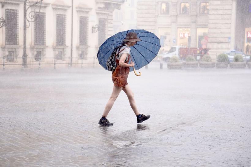 Prognoză specială pentru București. Meteorologii anunță că vor fi ploi slabe