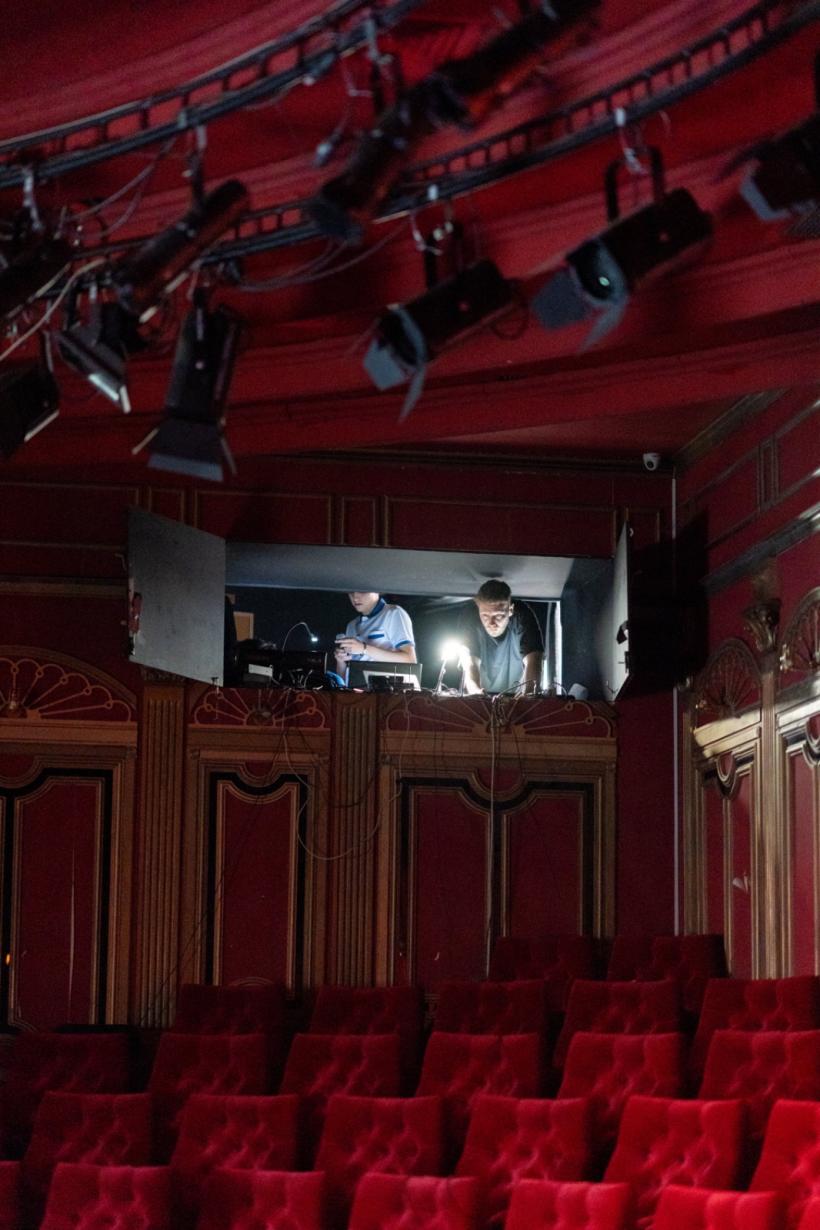 Avanpremiera SENS, cu Ioana Flora și Silvana Negruțiu, are loc pe 22 septembrie la Teatrul Metropolis 18918196