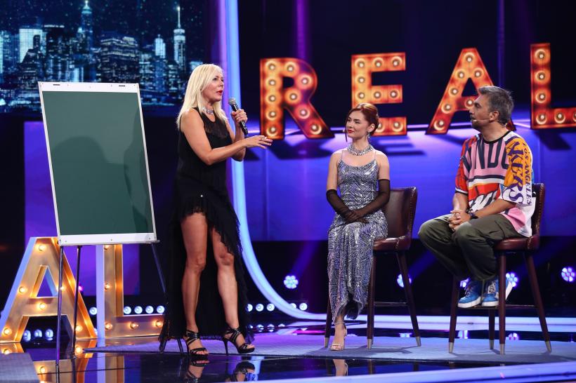 Dana Săvuică urcă pe scena iUmor și povestește detalii spumoase despre primul pictorial în revista pentru bărbaţi, sâmbăta aceasta, de la 20:00, la Antena 1. „Sunt convinsă că așteptați cu toții să încep povestea cu asta!” 18918445