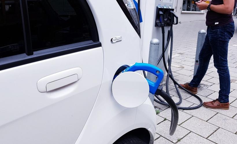 Nicușor Dan omoară bugetul ca să salveze planeta: Cumpără 99 de mașini electrice 18918331