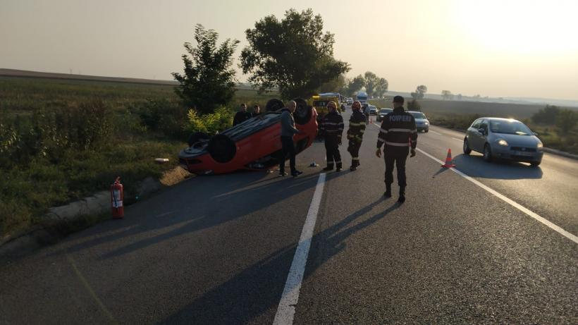 Accident între un autocar și un autoturism pe DN 28, în Iași. Patru persoane, duse la spital 18918548