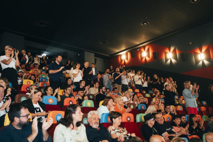 „Anul Nou care n-a fost” - aplaudat de peste 1500 de spectatori la premiera de gală! Filmul va face parte din competiția Festivalului Internațional de la Zurich 18919053