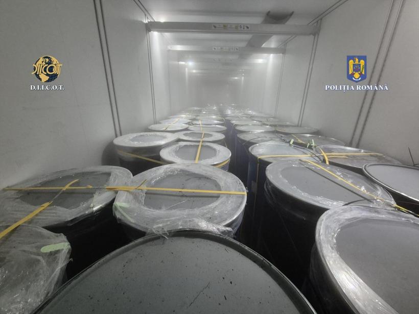 Cei doi inculpați în captura record de cocaină ascunse în fructe congelate, arestați preventiv 18919186