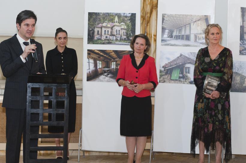 Expoziția Alteței Sale Regale Principesa Sofia a României prezentată de Institutul Cultural Român la București și la Londra 18919130