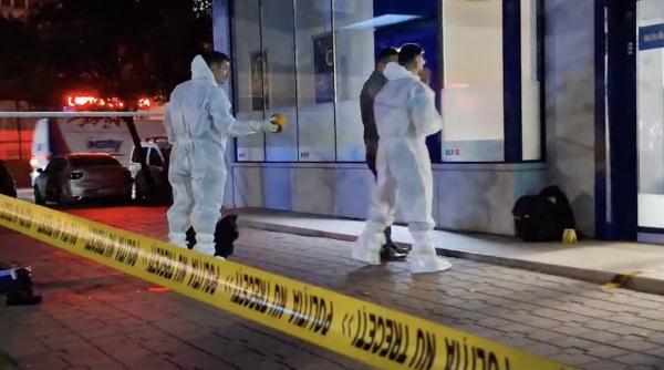 Jaf ca în filme la o bancă din Iași. Hoțul a amenințat angajații cu pistolul cerând bani, dar a plecat cu mâna goală 18919464