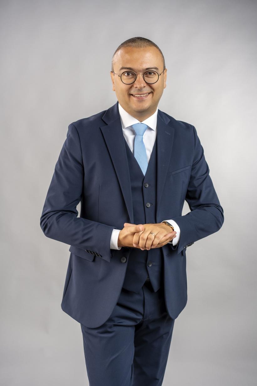 Unul dintre cei mai cunoscuți realizatori TV din România se alătură echipei Observator, Antena 1. Iancu Guda va fi specialistul economic al Observator şi va prezenta rubrica IQ Financiar 18919389