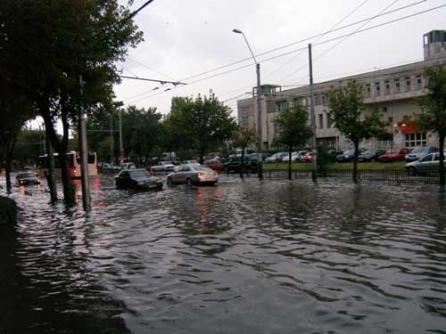 Apa Nova anunţă că este pregătită să intervină în cazul unor acumulări de apă în Capitală