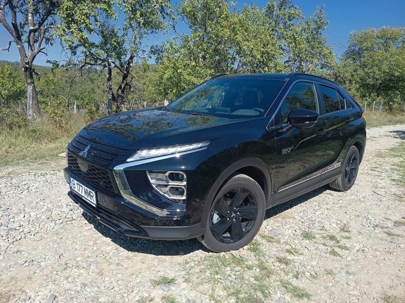  Trei motoare şi rulaj pur electric: Cum merge un PHEV Mitsubishi