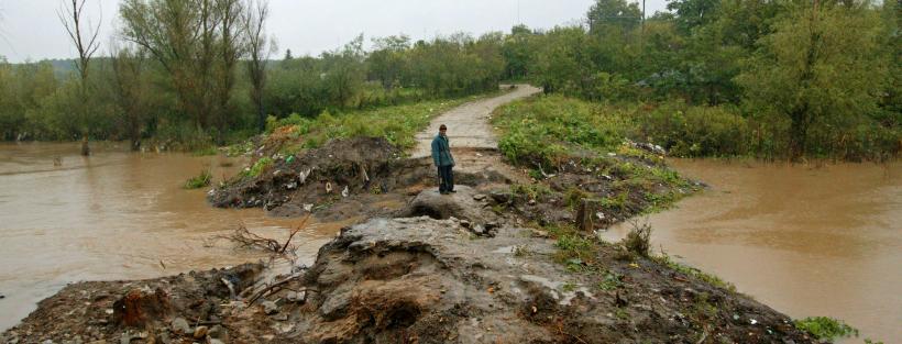 Atenție, șoferi! Evitați deplasările în zonele inundabile