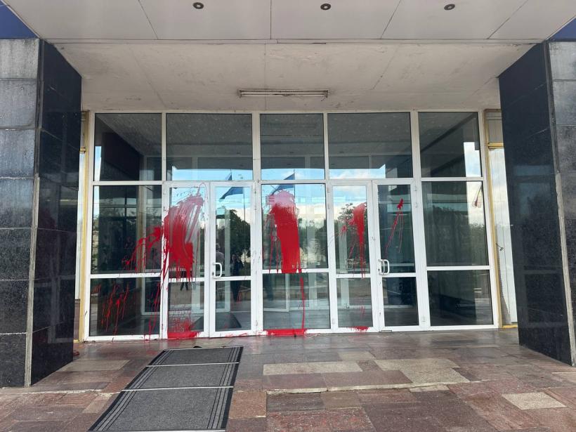 Sediul televiziunii de stat din Republica Moldova, vandalizat de un grup antrenat la Moscova 18919746